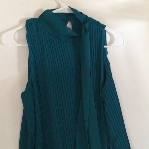 Gorgeous top 🌸 - Picture 2 of 5